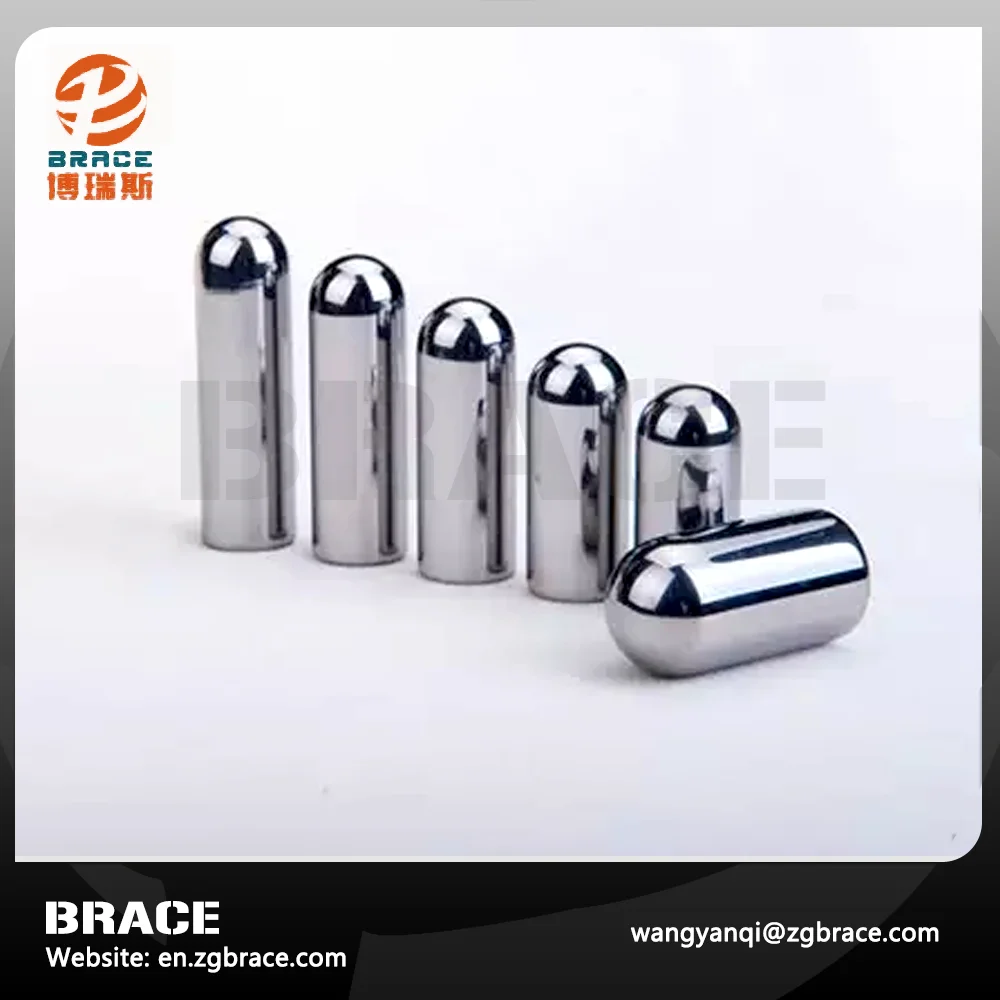 Tungsten carbide stud for HPGR