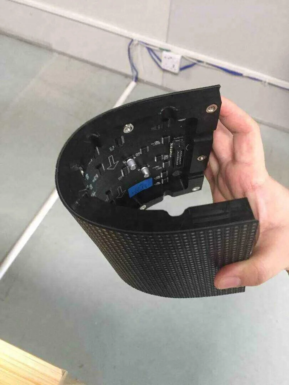 P2.5  Flexible indoor SMD Full Color LED Wall Display Screen cylinder-shape, S-shape, wave-shape Pantalla led Flexible