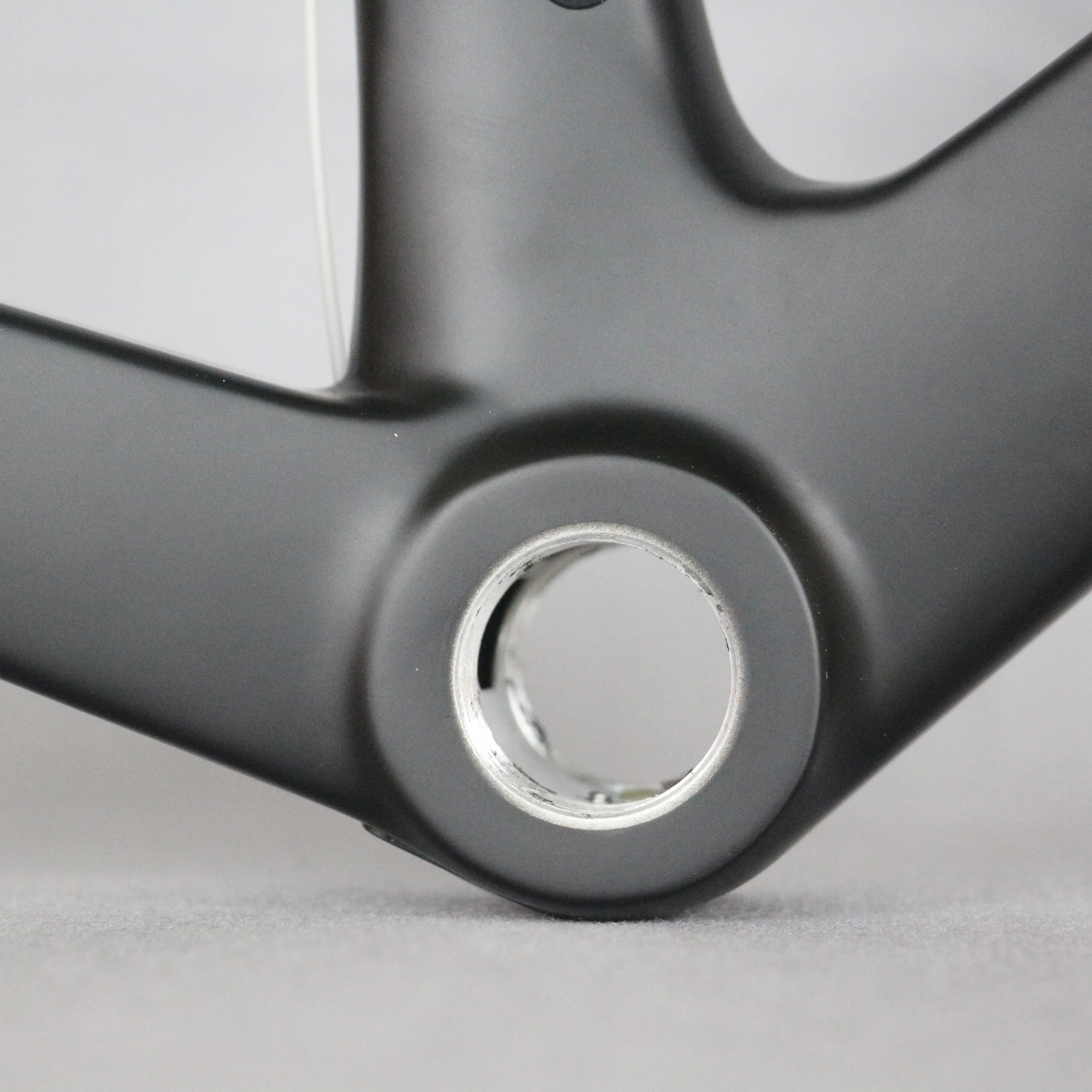 China Super light carbon road frame T1000 Bicycle Carbon Frame FM686 OEM products