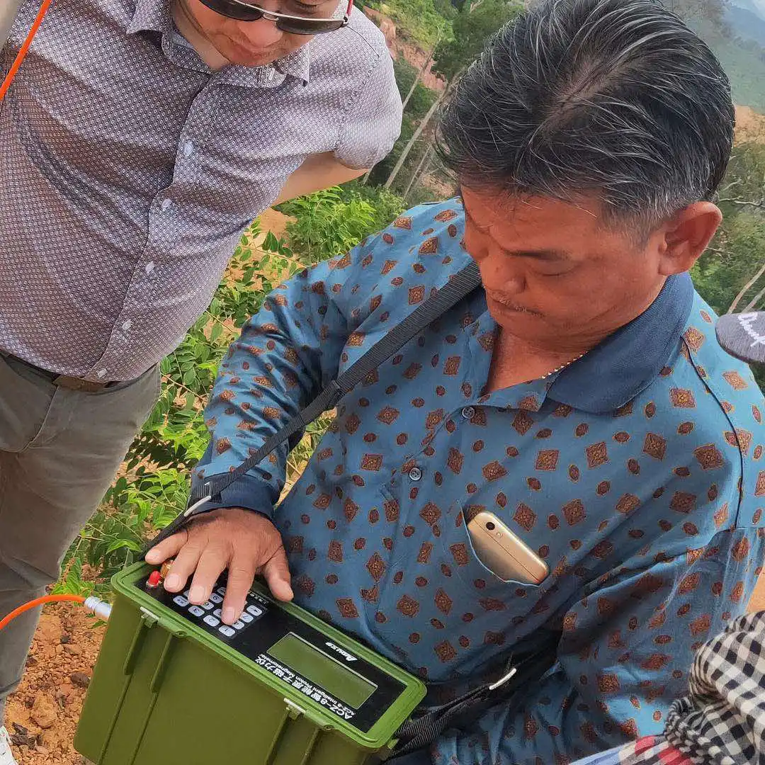 Most accurate portable proton precision magnetometer