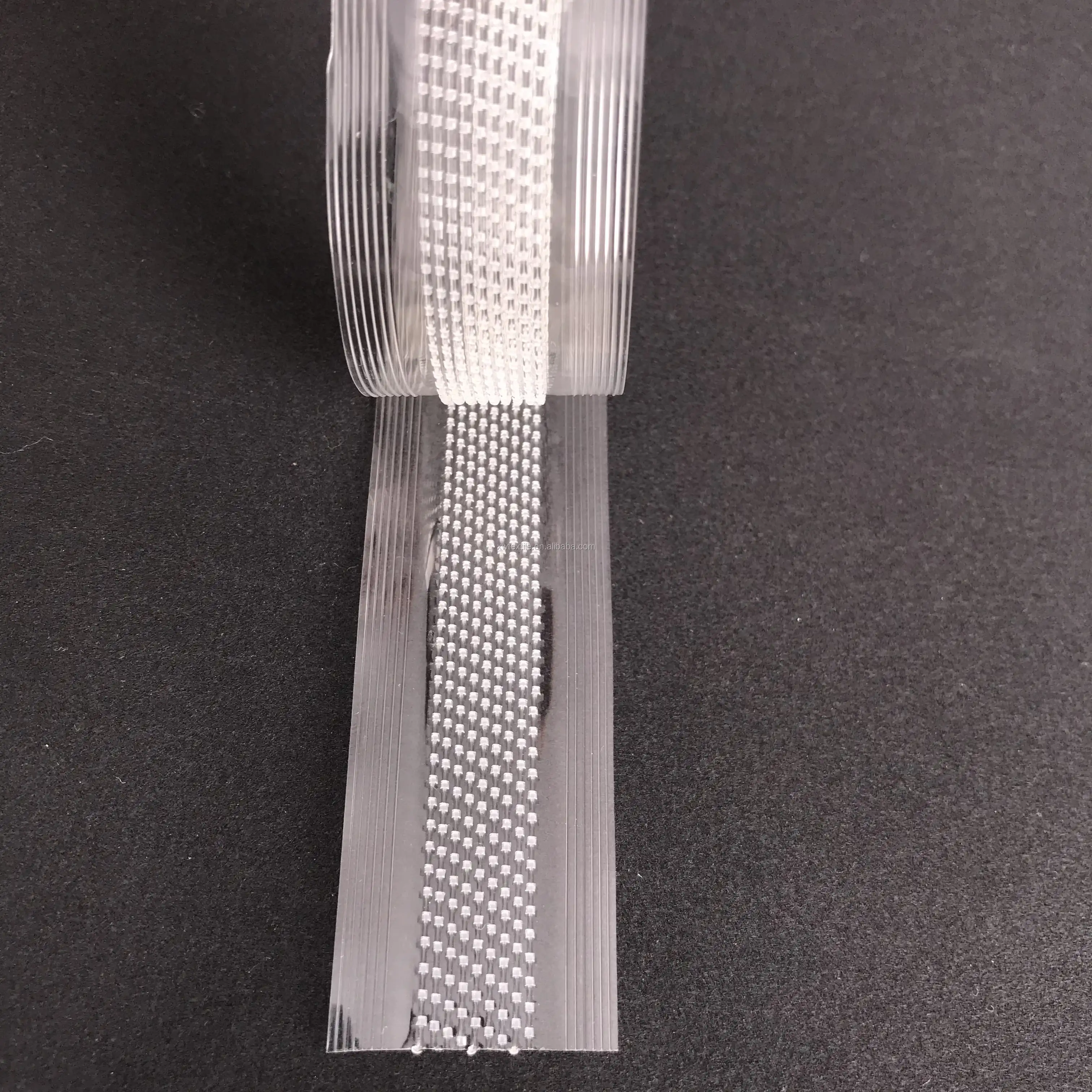 HOOK-TO-HOOK FLEXIBLE PACKAGE CLOSURE SYSTEM WITH SEALANT LAYER