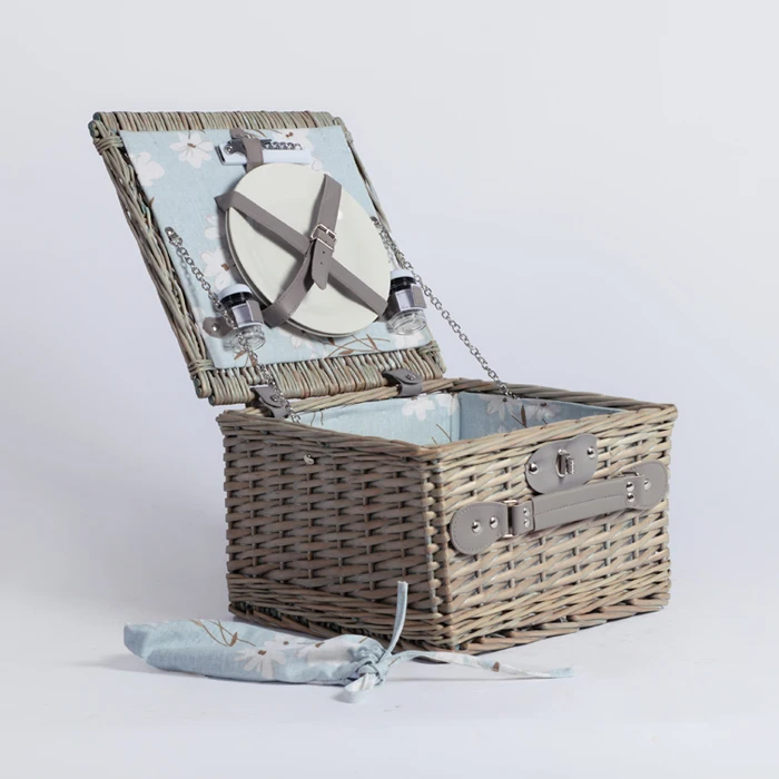 Wholesale 4 Person Blue  Liners Willow Storage Plates Rattan Square Box Cabinets Food Hamper Woodchip Picnic Baskets With Covers