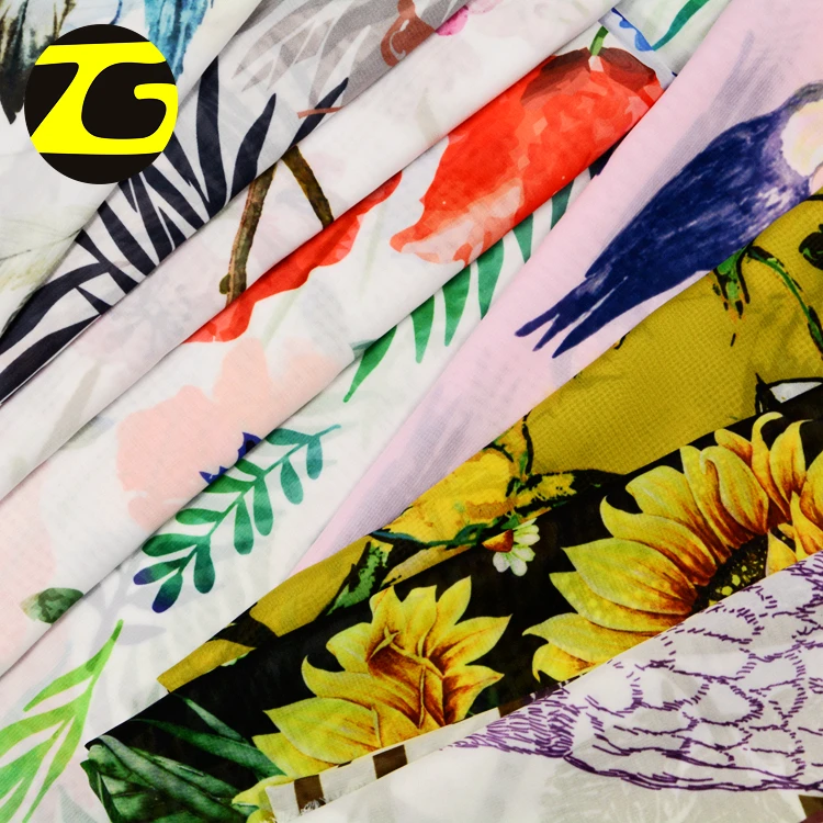  Китайские поставщики Изготовление платьев 100 г/кв. М полиэстер итальянская Цветочная шифоновая ткань с цифровой печатью
