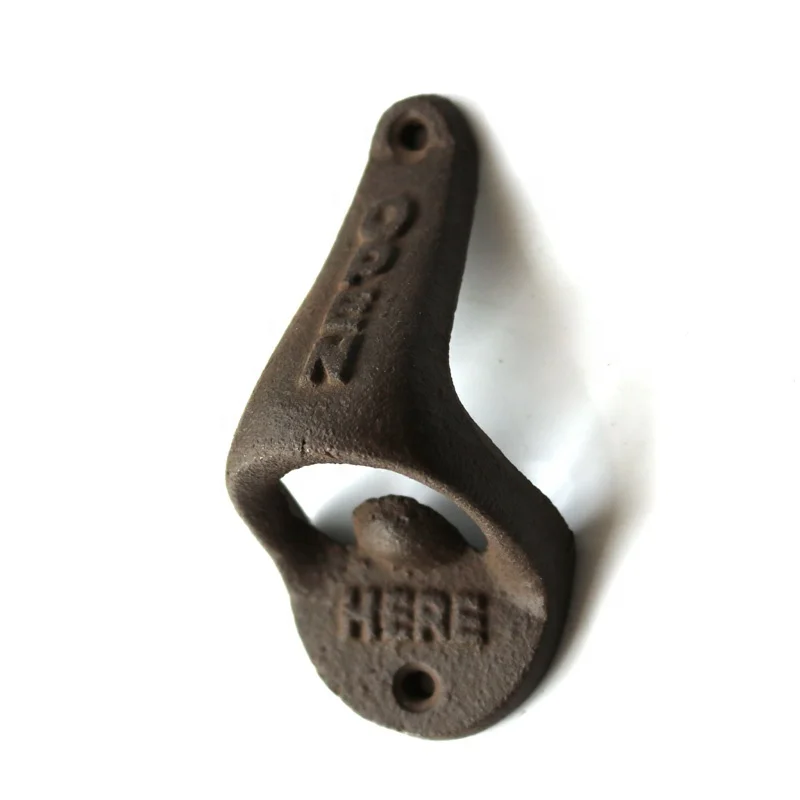 Открывающаяся здесь чугунная настенная открывалка для бутылок