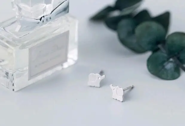 SE104-073 Halo lovely simple 925 sterling silver brushed mini elephant ear studs