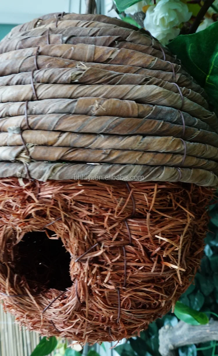 Cheap Natural Round Handmade Rattan Outside Hanging Bird Roosting Pockets For Resting Birdhouse Cages Wholesale