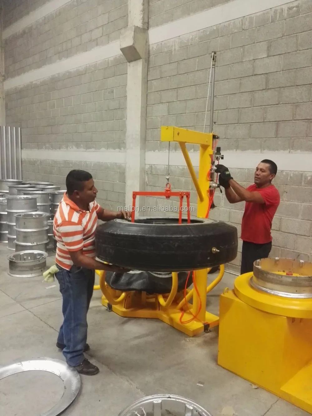 
Outer Envelope Spreader Machine for Retreading Tires 