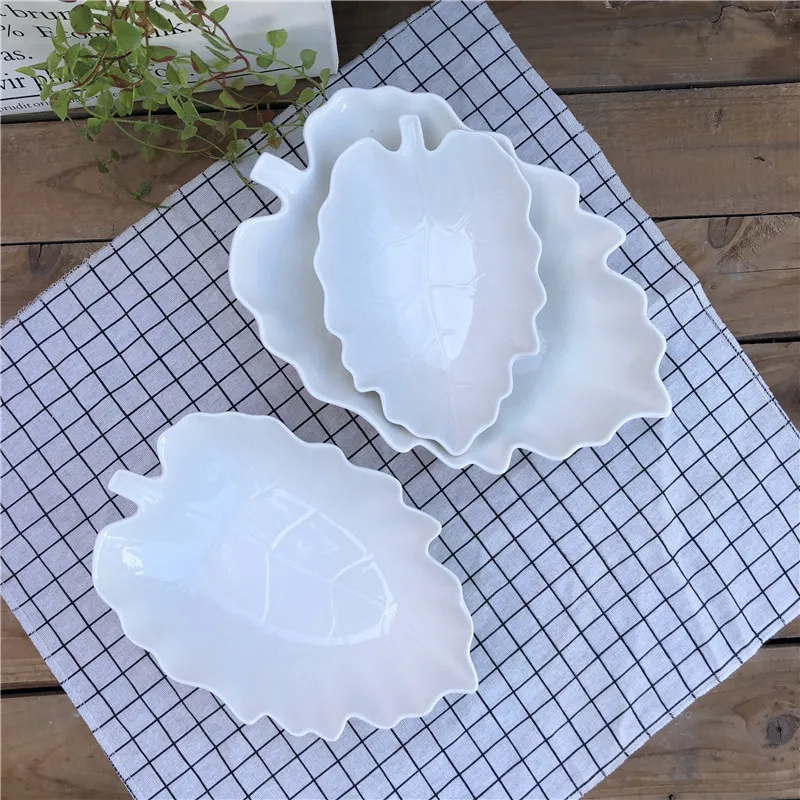 Eco-Friendly Multi-size select ceramic leaf shape dish set for restaurant usage