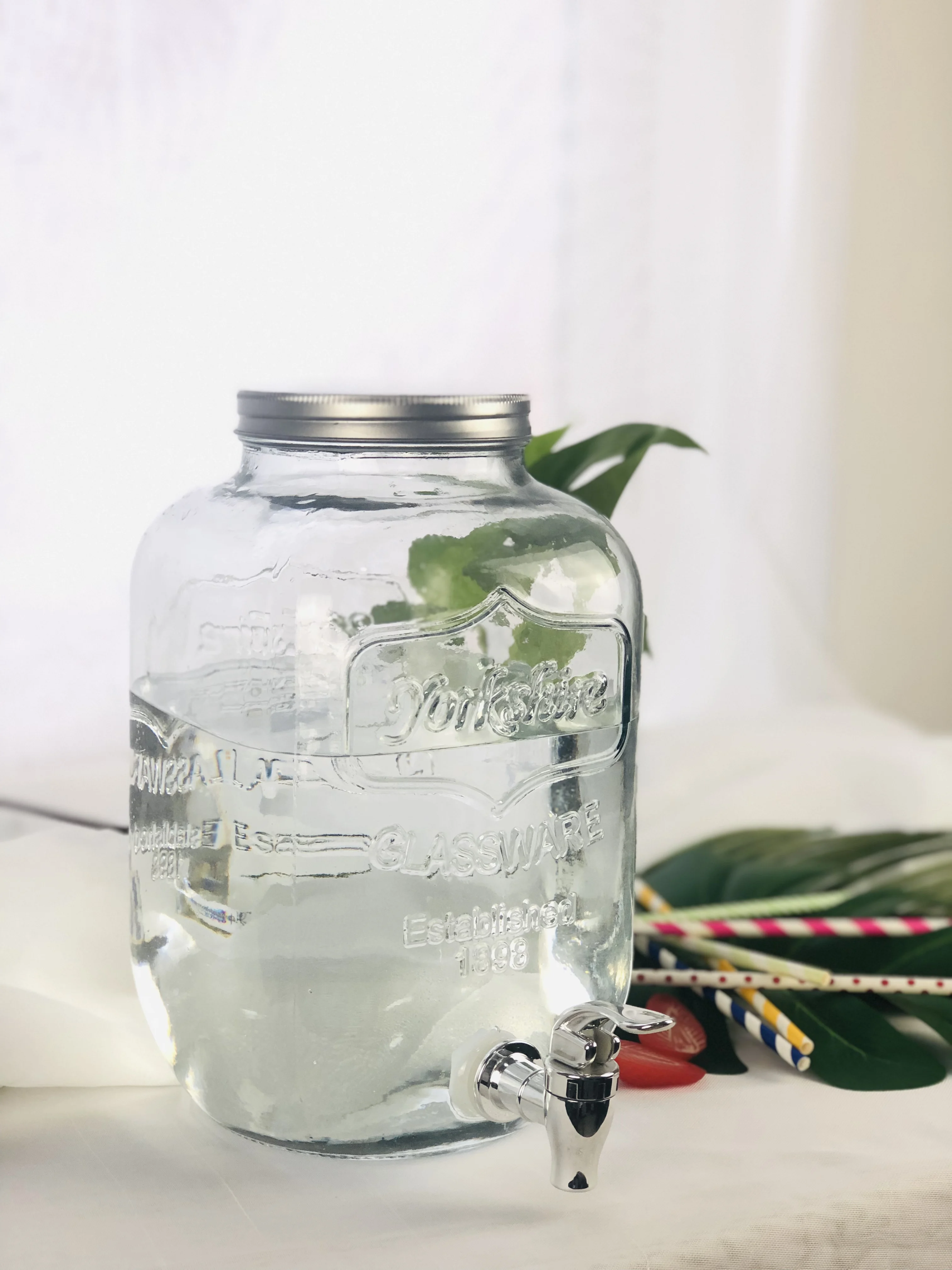 Custom airtight 1 gallon glass juice beverage drink dispenser with tap