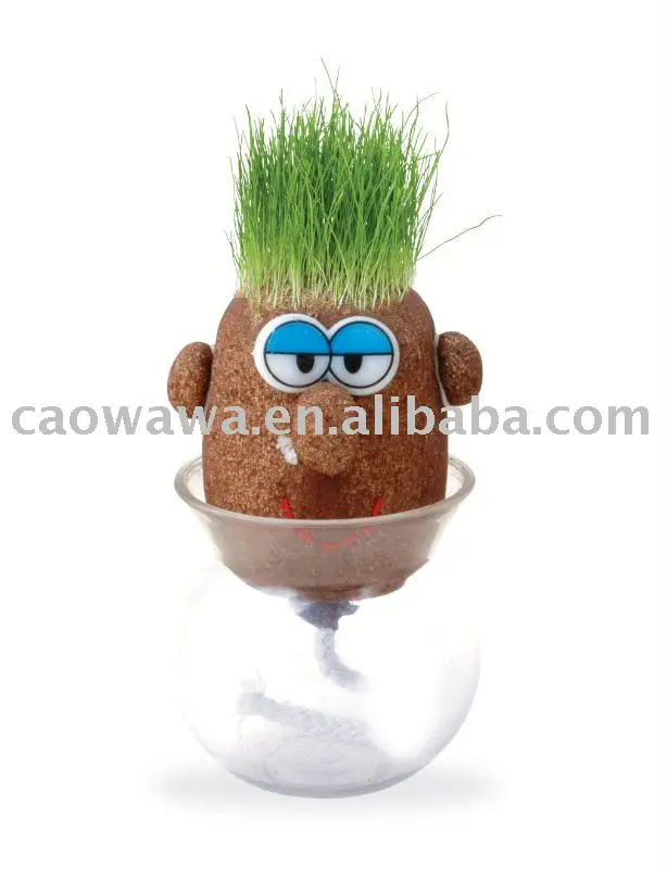 Кукла из травы для рабочего стола