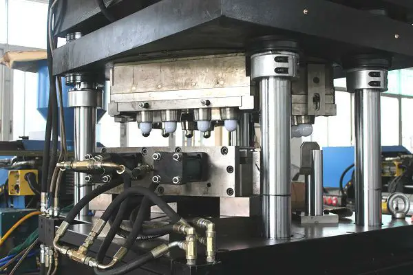 Chinese factory price rotary stattion full-automatic injection stretch blow molding machine for sports water bottles