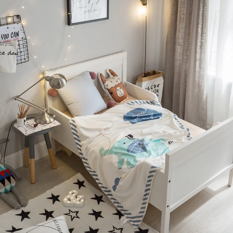 
wholesale ultra soft 100% polyester Long animais printed coral fleece baby or children blanket 