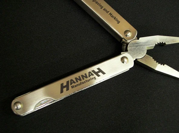 raycus fiber laser 20W 30W 50W metal fiber laser engraving machine metal yeti cup pen pet nameplate