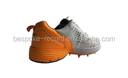 
An Invovation Cricket Footwear Grip Cricket Spikes Shoes 