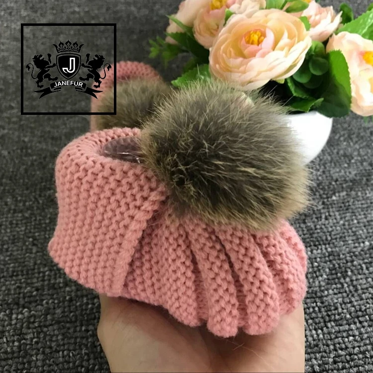 Factory wholesale soft warm boots hand knitted baby shoes