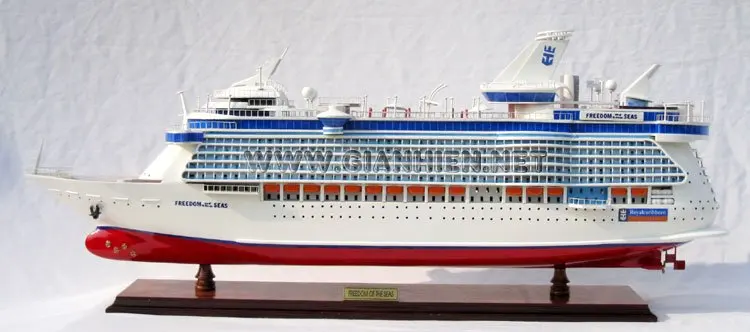 FREEDOOM OF THE SEAS WOODEN CRUISE SHIP MODEL - CRAFT SHIP