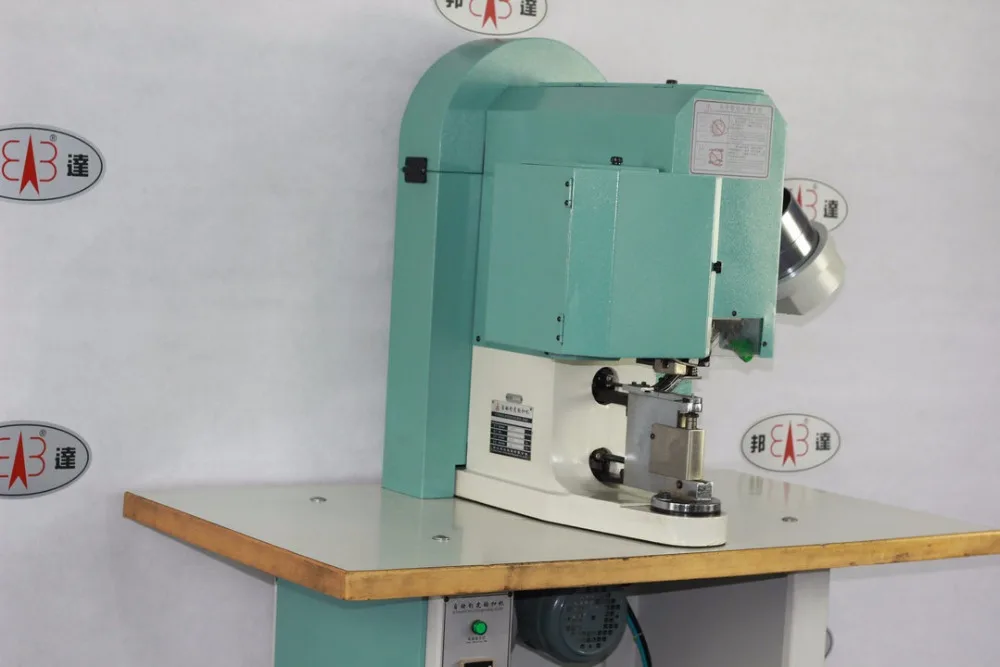 High Quality Automatic Women Safety Mountaineering Sports Leisure Shoes Fasten, Hook Button Fastening Machine