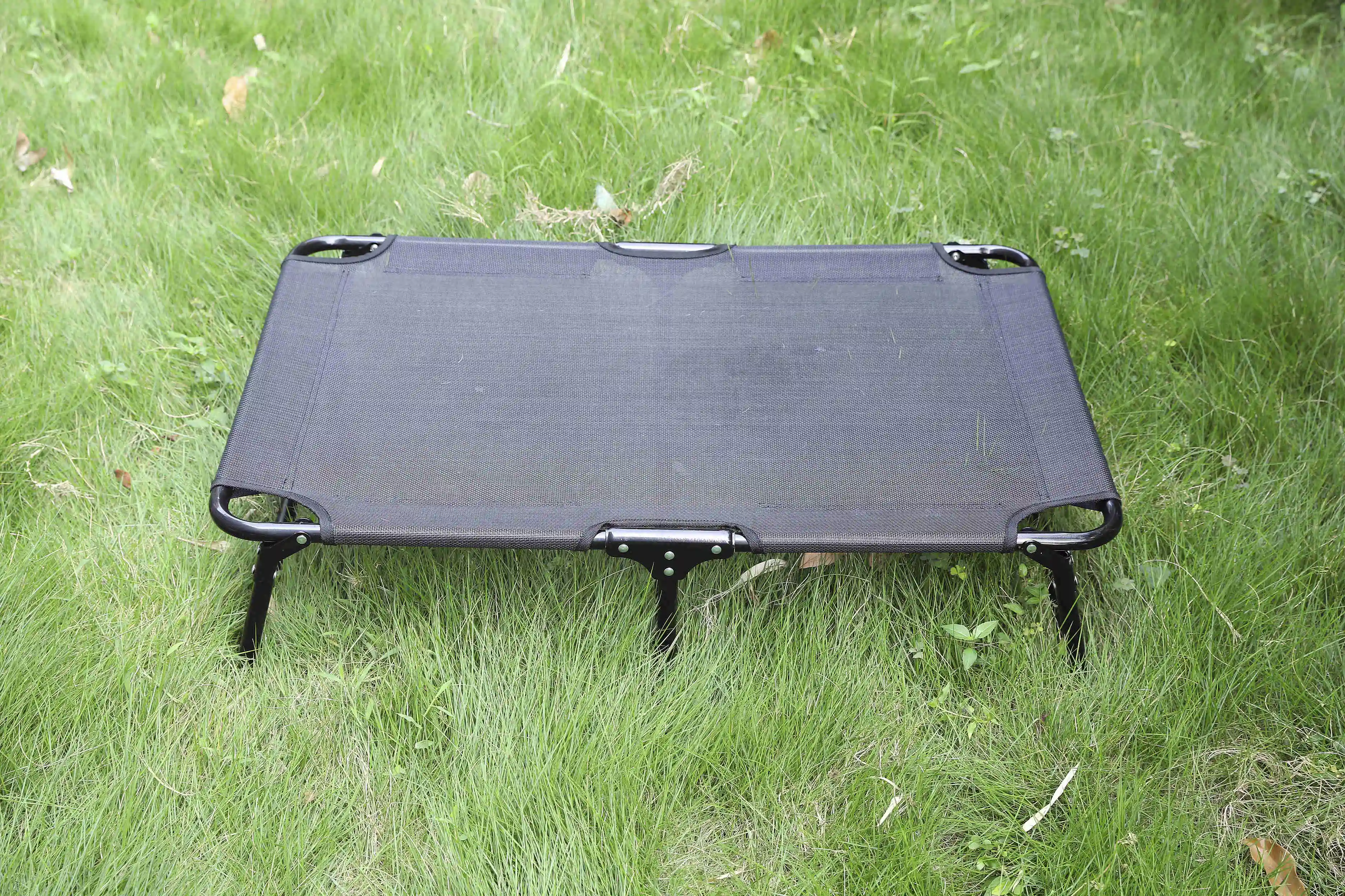 Portable Dog Bed Mesh Breathable Fabric Steel Frame Outdoor Dog Bed Elevated Folding Dog Bed Pet Product