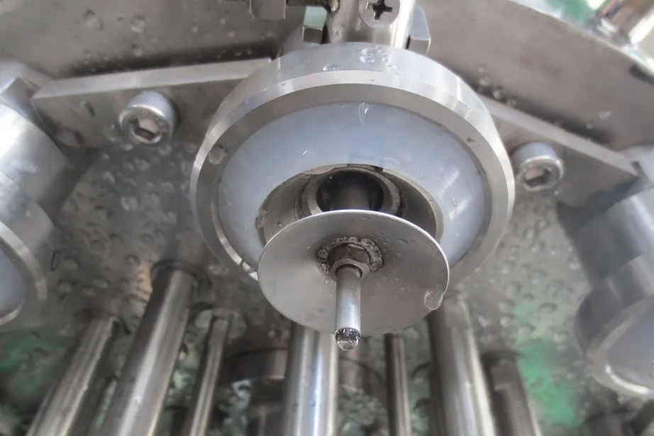 
Full automatic sealing line carbonated beverage soda soft drink aluminum pop tin Can filling machine 