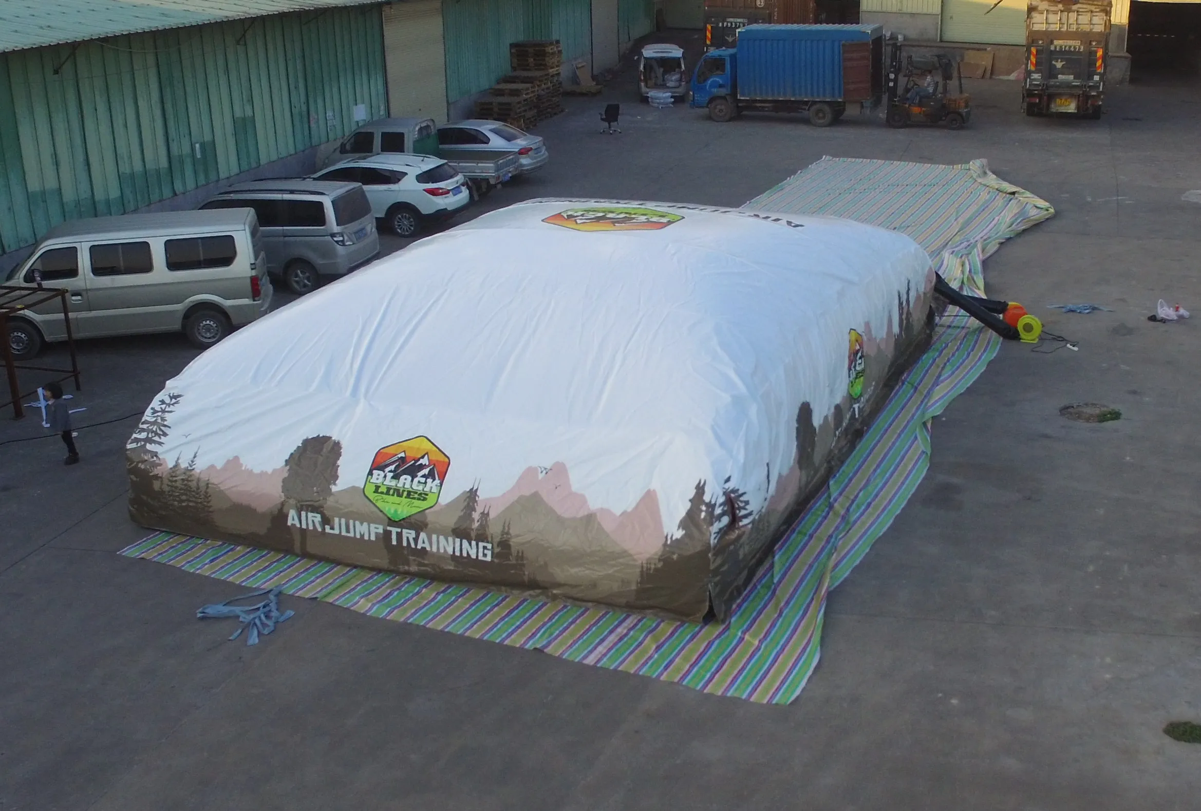 Huge painting inflatable BMX airbag protective pad for skiing or stunt landing jump training