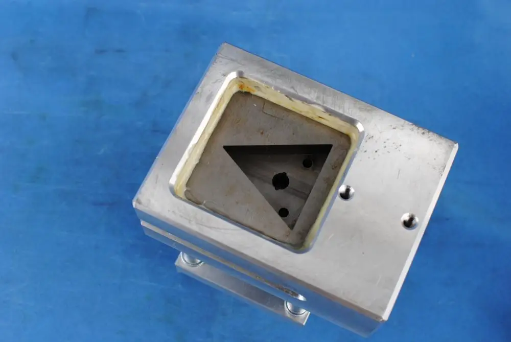 High Quality Pneumatic Triangular Punching