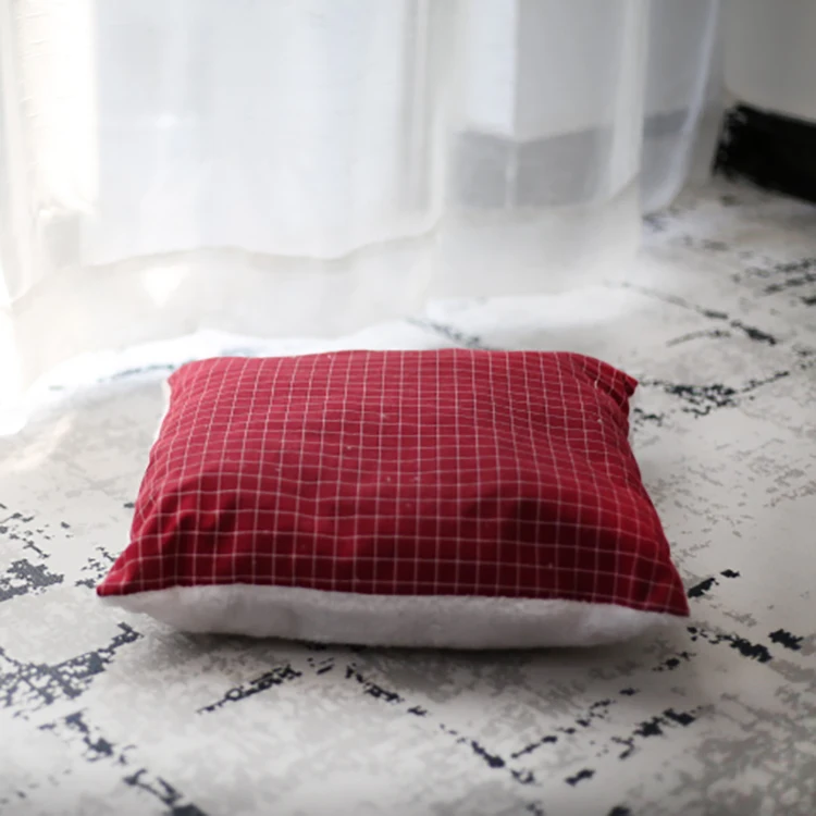 Wholesale Cute Christmas Square Shaped Plush Pet Dog Cat Bed Pet Beds Accessories Cave Bed House