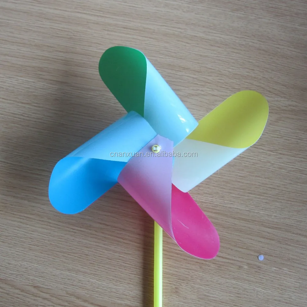 Пластиковая мельница с красивыми радужными листьями градиентного цвета