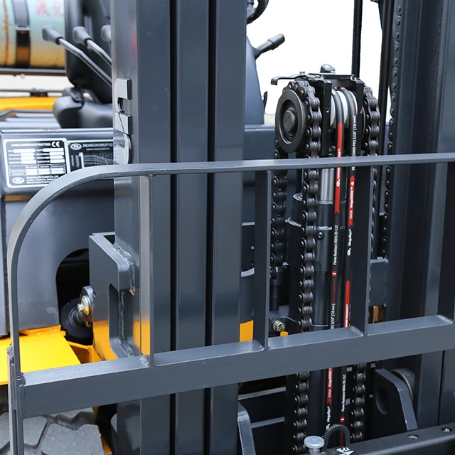 New Product 1.8 Ton Mini Diesel Forklift With Japanese 4TNE92 Engine