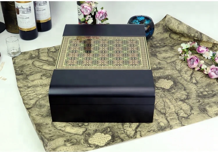 Luxurious Arab Style Metal Plate Decorated Perfume Gift Set Glossy Black Wooden Gift Box