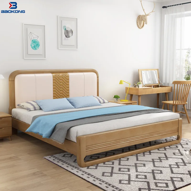 Современная двухспальная кровать с изголовьем из цельной древесины