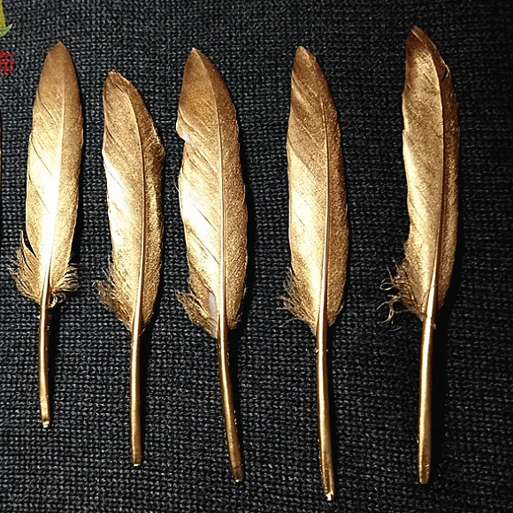 Factory Supply DIY Decoration Gold Painted Goose Plume Feather Wholesale Metallic Gold Glitter Feathers