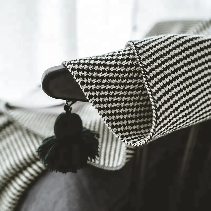 Monad Wholesale Best Price 100% Cotton Black and White Knitted Throw Blanket with Tassels