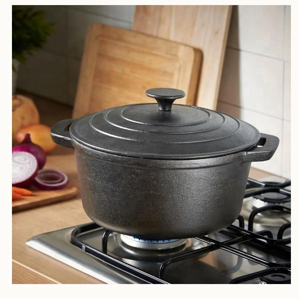 Pre-seasoned cast iron casserole/dutch oven