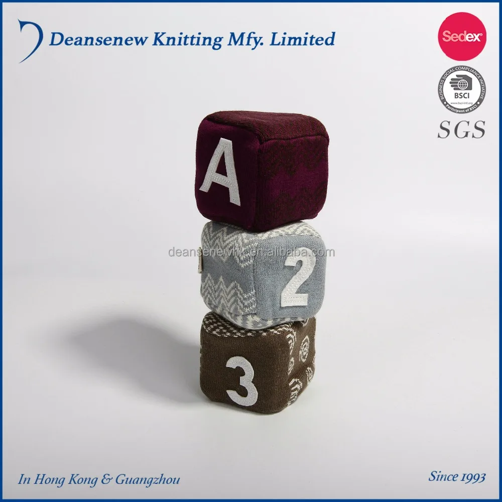 New Design Custom Cute Playful 100% Cotton Jacquard Fall Winter Boy Girl Cable Knit Cube Block Dice Baby Stuffed Toy