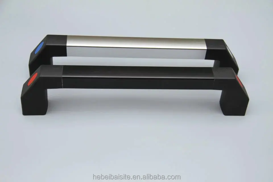  Алюминиевые концы ручек трубки вытягивают ручки