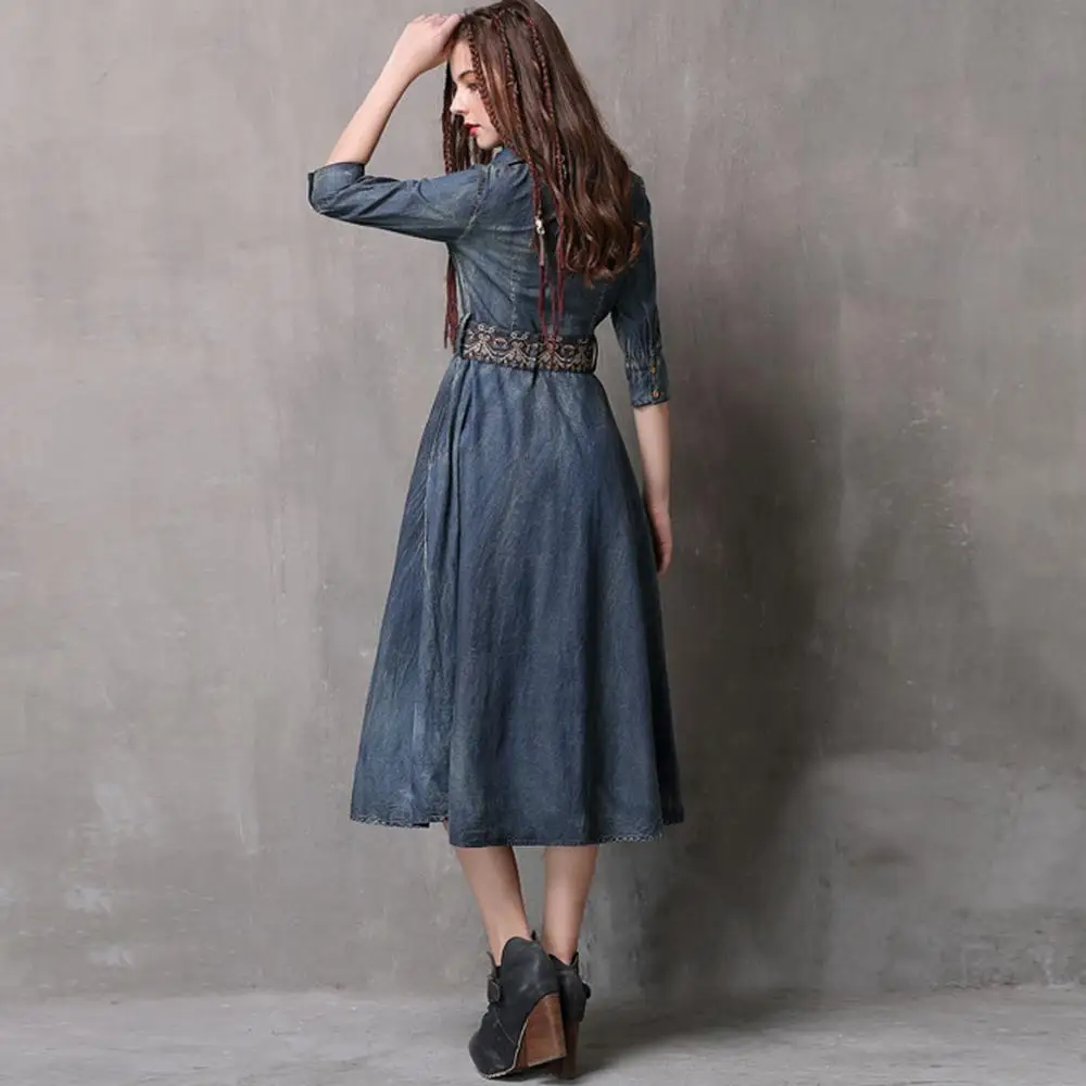 Женское джинсовое платье с V-образным вырезом и вышивкой