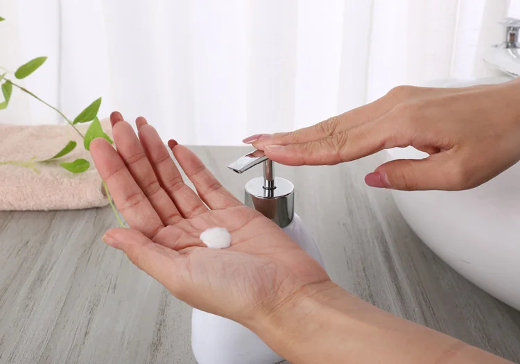 Unique Shape White Plastic Bathroom Set Cute Tooth Cup Soap Plate and Body Shampoo Dispenser