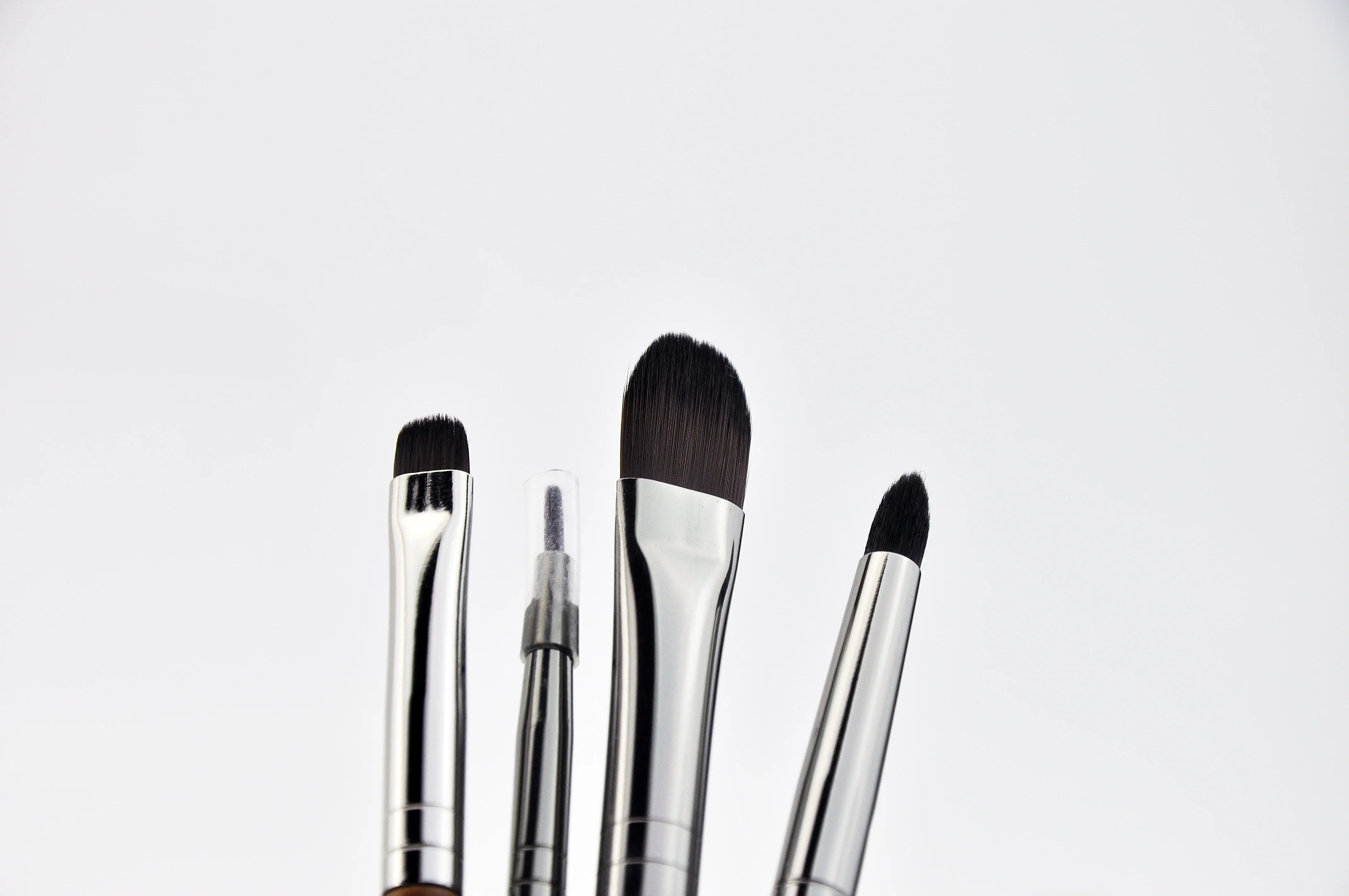 OUMO BRUSH--Hot selling  OEM 13pcs high quality wood handle synthetic hair makeup brush private label eye brush