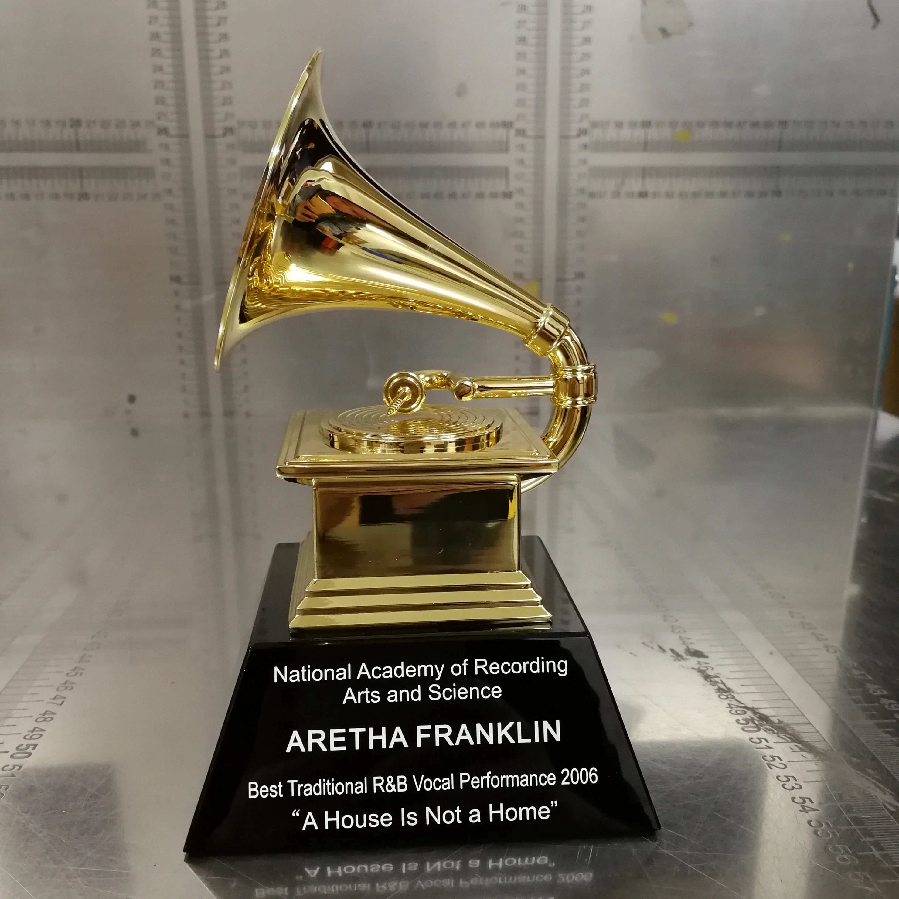 Hot sale custom logo&size black grammy award trophy crystal pedestal