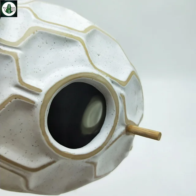 Honeycomb porcelain clay birdhouse