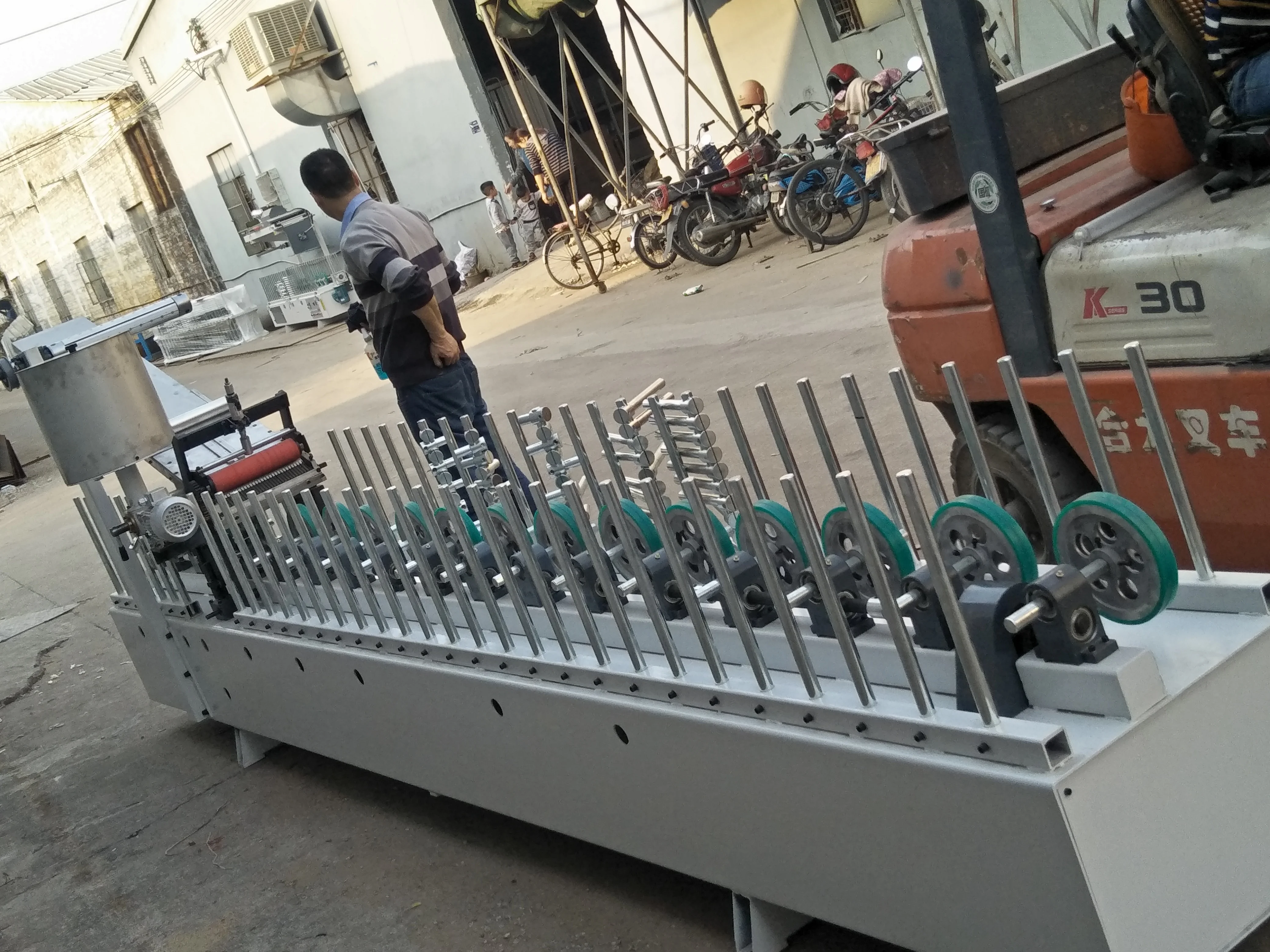 High QUALITY STANDARD  WOOD VENEER WRAPPING MACHINE For furniture decoration, door frame