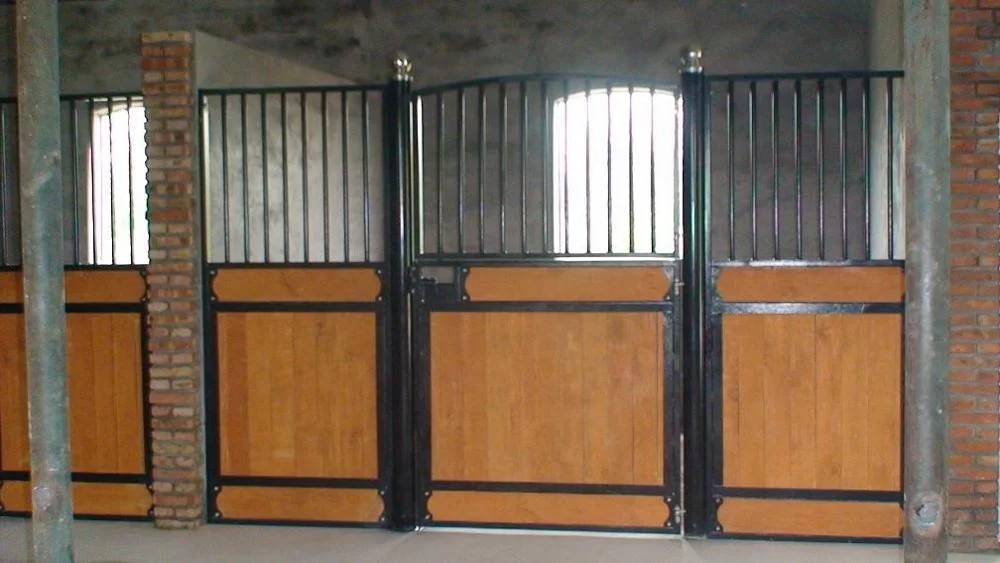 High Quality Hot Dip Galvanized Horse Stable with bamboo