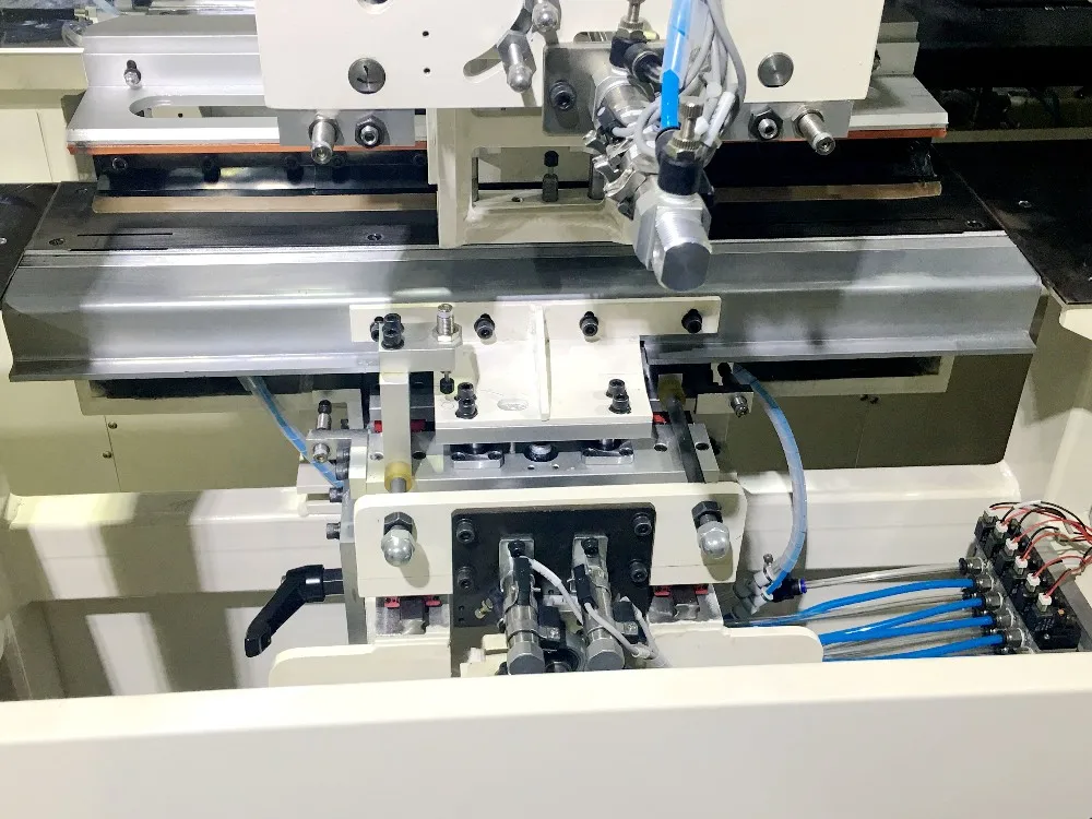 AUTOMATIC TERRY TOWEL CROSS HEMMING MACHINE