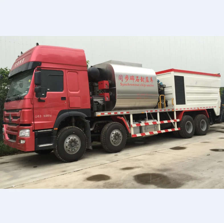 HOWO 20 Ton Asphalt Bitumen Road Construction Distributor Paver Sprayer Chip Sealing Truck for Sale
