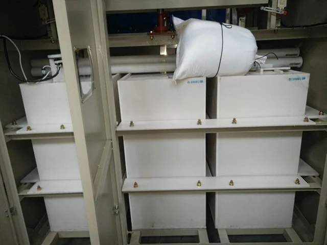 High voltage fluid resistance starting cabinet