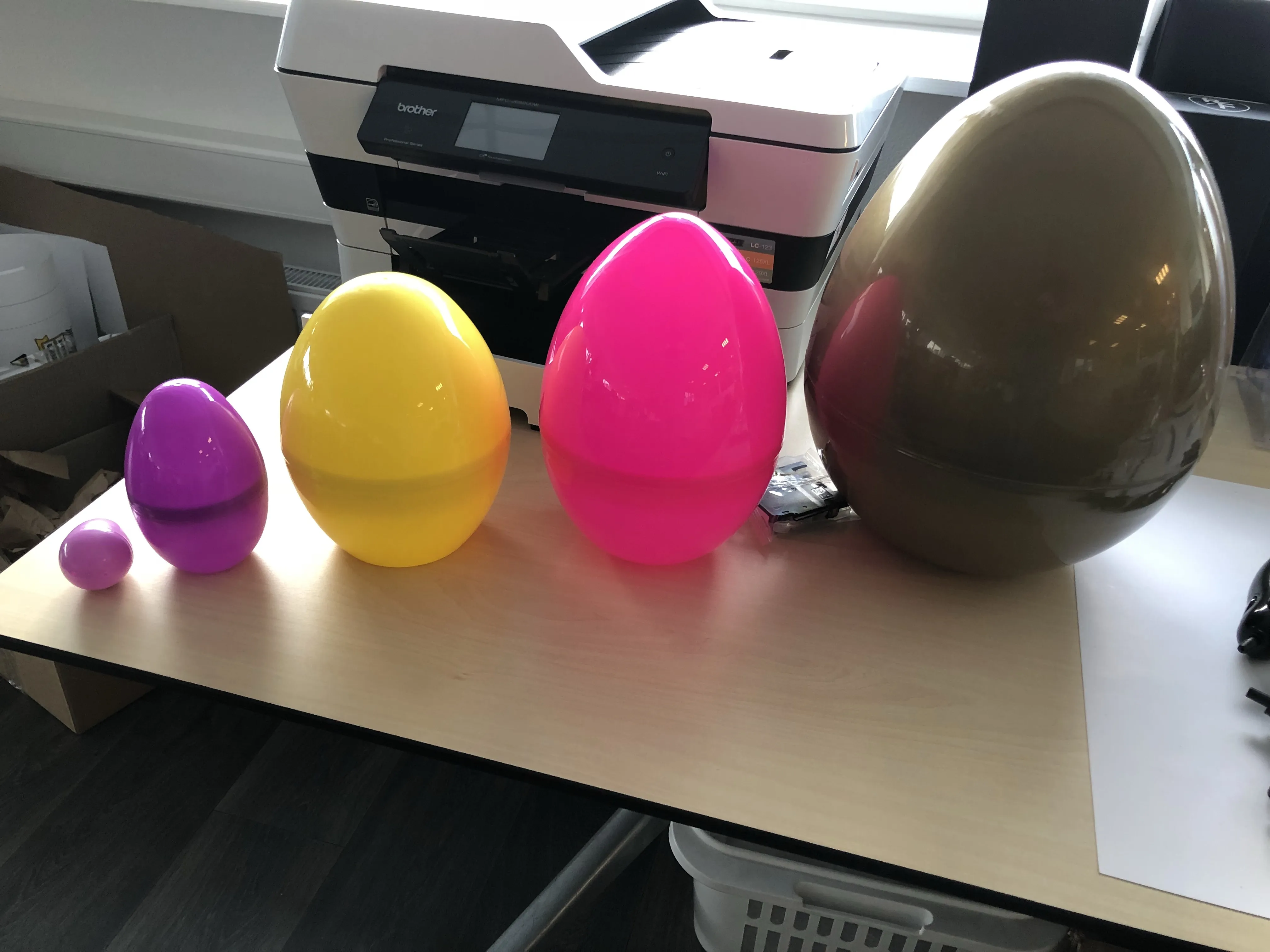 
plastic egg 