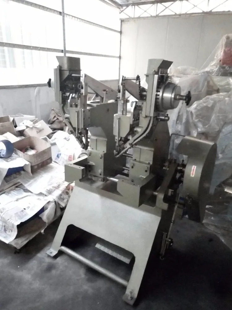 
CD cluth disc double head riveting machine for brake shoes 