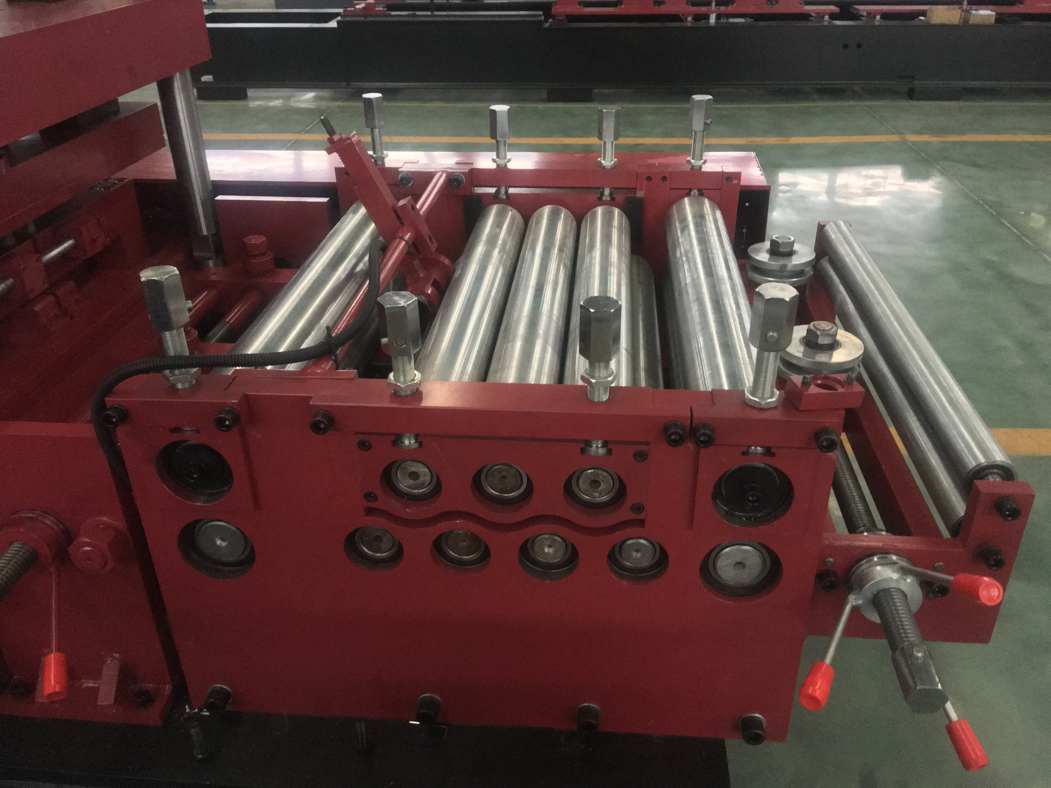 
Pre Cutting Metal Purlin Rollformer CZ Purlin Roll Forming Machine for Building Materials 