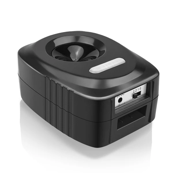 
Outdoor multifunctional new battery powered ultrasonic repellent cat dog 