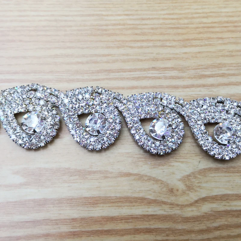 
Hot Sale Shining Crystal Rhinestone Chain in Good Quality for Wedding Dress 